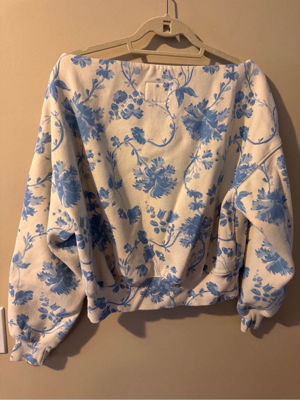 Abercrombie Sunday Slash Cream Top with Blue Floral Print - size medium - Picture 6 of 8